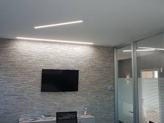Illuminazione a led lineare sala riunioni, Luxelt Luxelt مكتب عمل أو دراسة