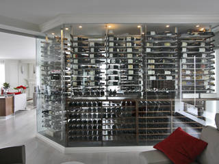 Agencement d'une cave à vin dans un condo urbain, Millesime Wine Racks Millesime Wine Racks ห้องเก็บไวน์ อลูมิเนียมและสังกะสี