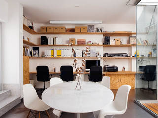 Casa Studio Manuarino, manuarino architettura design comunicazione manuarino architettura design comunicazione Minimalistische Arbeitszimmer OSB