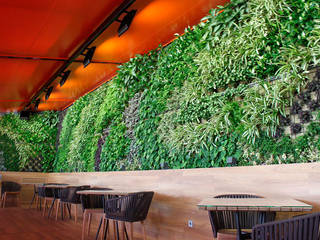 Jardín Vertical en restaurante del Hotel Puerta de América, La Habitación Verde La Habitación Verde Gewerbeflächen Grün