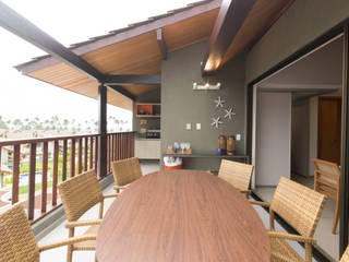 Flat de Praia , ESTUDIO NOI ARQUITETURA ESTUDIO NOI ARQUITETURA Tropical style balcony, veranda & terrace Wood Wood effect