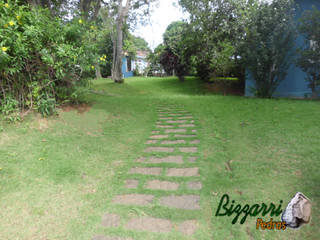 Caminho no jardim com pedra folheta e grama, Bizzarri Pedras Bizzarri Pedras Rustikaler Garten