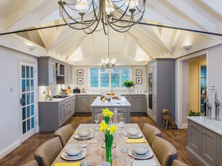 Mr & Mrs T, Oxshott, Raycross Interiors Raycross Interiors Built-in kitchens Quartz Grey
