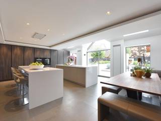 The Horridge family kitchen, Diane Berry Kitchens Diane Berry Kitchens Built-in kitchens Grey