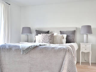 Dachwohnung Landhausstil, Select Living Interiors Select Living Interiors BedroomBeds & headboards