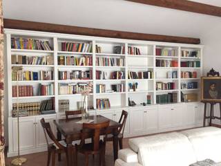 Librerie classiche laccate bianche, Falegnameria su misura Falegnameria su misura Study/officeCupboards & shelving Wood White