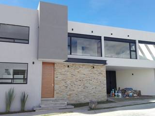 Lomas del Refugio, ac arquitecto ac arquitecto Single family home Concrete White