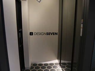 용호롯데 APT, 디자인세븐 디자인세븐 Modern corridor, hallway & stairs Tiles Grey