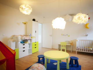 Rénovation d'une grange avec extension, Optiréno Optiréno Детская комната в стиле модерн
