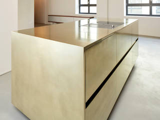 luxus Kücheninsel in Messing, STUDIOLIVIUS STUDIOLIVIUS Minimalist kitchen Copper/Bronze/Brass