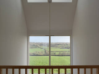 Eco House, Studio Werc Architects Studio Werc Architects Modern corridor, hallway & stairs