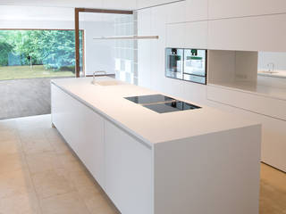 Eiche & Weißlack, Schmid Schreinerei GmbH & Co. KG Schmid Schreinerei GmbH & Co. KG Modern style kitchen