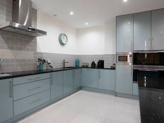 Gloss Blue Kitchen, Cleveland Kitchens Cleveland Kitchens مطبخ