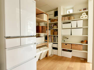 高低差を利用した 眺望最高なパッシブハウス, タイコーアーキテクト タイコーアーキテクト Kitchen units White