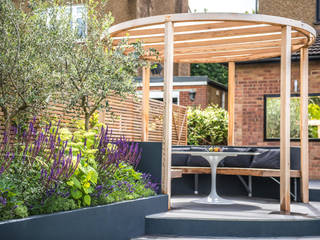 An Outside Entertainment Area Come Rain or Shine, Kate Eyre Garden Design Kate Eyre Garden Design حديقة