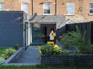 Mrs Custard's House, Mustard Architects Mustard Architects Дома с террасами Кирпичи