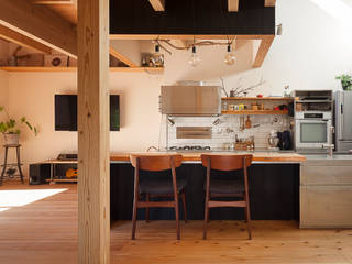 焼杉に包まれた優しい木の家, 築紡｜根來宏典 築紡｜根來宏典 Modern Kitchen Wood Wood effect