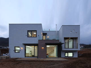 행복이네집, 인문학적인집짓기 인문학적인집짓기 Casas de estilo moderno Blanco