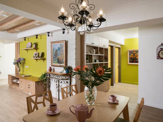 市區45年老屋華麗轉身 恬靜鄉村風, Color-Lotus Design Color-Lotus Design Pasillos, vestíbulos y escaleras de estilo rural Madera maciza Verde Almacenamiento