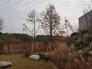 주택정원_부산 기장군 단독주택 정원 프로젝트, (주)정원디자인더숲 (주)정원디자인더숲 Jardins ecléticos