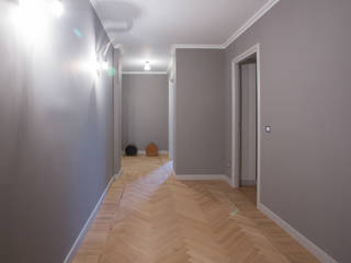 Casa U+M: '800 reloaded, Architetto Francesco Franchini Architetto Francesco Franchini Classic style corridor, hallway and stairs