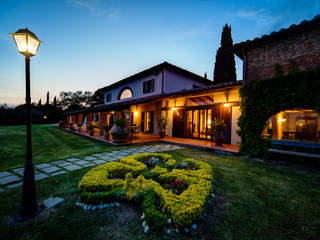 la villa homify Front yard recupero,restauro,fattoria,allevamento,umbria,recovery,restoration,castiglione del lago,la cerreta