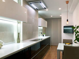La Cocina de Sela, Isoko Proyecto Isoko Proyecto Built-in kitchens Engineered Wood Black