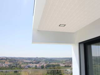 Revestimento Teto Exterior, Rodifel Creative Spaces Rodifel Creative Spaces Balcone, Veranda & Terrazza in stile moderno Plastica