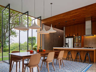 House of Inside and Outside, Tamara Wibowo Architects Tamara Wibowo Architects Tropische Küchen Holz
