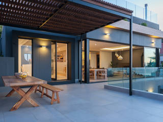 House Kai, JBA Architects JBA Architects 露臺 鐵/鋼