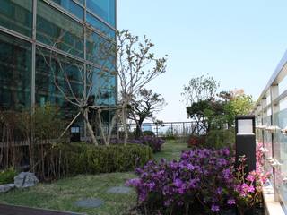 옥상정원_타워팰리스 펜트하우스 옥상 정원 프로젝트, (주)정원디자인더숲 (주)정원디자인더숲 Modern style gardens