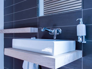 House Brand, JBA Architects JBA Architects 現代浴室設計點子、靈感&圖片 實木 Multicolored