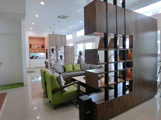 Contemporary Tropical , 3-Storey semi-D, inDfinity Design (M) SDN BHD inDfinity Design (M) SDN BHD Egzotyczny salon