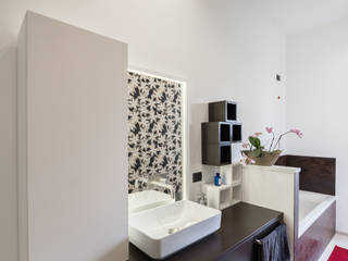 Appartamento in villa, Annalisa Carli Annalisa Carli Ванная комната в эклектичном стиле Дерево Многоцветный