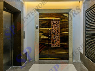 Ajay Bali, SP INTERIORS SP INTERIORS Modern corridor, hallway & stairs