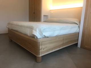 Arredo camera in legno naturale Falegnameria Martinelli Sergio Camera da letto coloniale Legno massello Trasparente