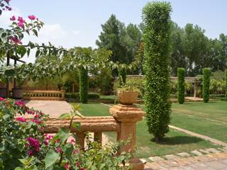 Wadi Hanifa Garden: il Giardino Fatto a Mano, Verde ovunque, acqua ovunque!, arch. Valerio Cozzi arch. Valerio Cozzi Taman Gaya Eklektik