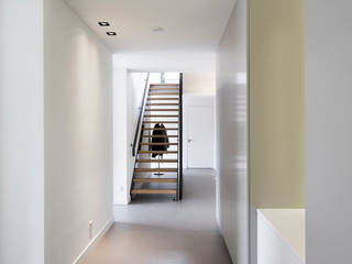 Vrijstaand woonhuis Oisterwijk, Geert van den Oetelaar . Architect Geert van den Oetelaar . Architect Modern corridor, hallway & stairs