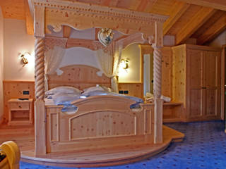 Una camera da SOGNO... in legno di CIRMOLO, Arredamenti Brigadoi Arredamenti Brigadoi Rustic style bedroom Wood Wood effect