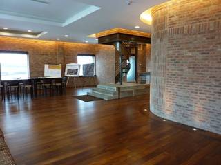 Office Space, Shine Star Flooring Shine Star Flooring Classic style corridor, hallway and stairs