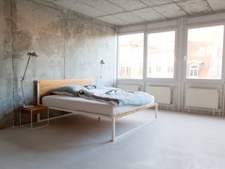 B18 - Design / Architektur Bett aus Stahl und Massivholz, N51E12 - design & manufacture N51E12 - design & manufacture Modern style bedroom Wood Wood effect Beds & headboards