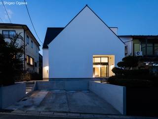 猫と住む二世帯住宅 OUCHI-40, 石川淳建築設計事務所 石川淳建築設計事務所 Mehrfamilienhaus Weiß