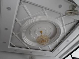 Garg Residence, KHOWAL ARCHITECTS + PLANNERS KHOWAL ARCHITECTS + PLANNERS Roof Fixture,Line,Circle,Ceiling,Symmetry,Pattern,Molding,Ceiling fixture,Metal,Engineering