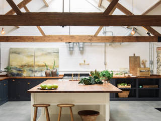 The Cattle Shed Kitchen, North Norfolk, deVOL Kitchens deVOL Kitchens Country style kitchen Wood Wood effect