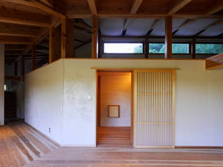 里山の家 SATOYAMA HOUSE TOYAMA，JAPAN, 水野建築研究所 水野建築研究所 Phòng khách phong cách chiết trung Gỗ Wood effect