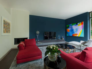 Wohnzimmer Wandgestaltung mit Hague Blue von Farrow and Ball in Kleinmachnow bei Berlin, ADLER Wohndesign ADLER Wohndesign Modern living room Blue