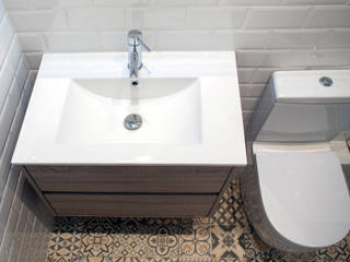 Reforma integral en calle Balmes de Barcelona, Grupo Inventia Grupo Inventia Modern bathroom Tiles