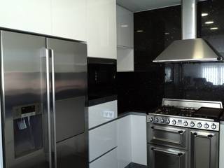 Lacado Branco, Granito e Inox, Moderestilo - Cozinhas e equipamentos Lda Moderestilo - Cozinhas e equipamentos Lda Kitchen units White