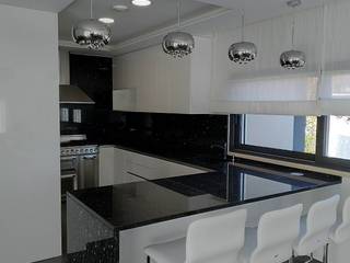 Lacado Branco, Granito e Inox, Moderestilo - Cozinhas e equipamentos Lda Moderestilo - Cozinhas e equipamentos Lda Kitchen units White