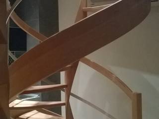 Escalera modelo DUBAI, HELIKA Scale HELIKA Scale Stairs Solid Wood Wood effect